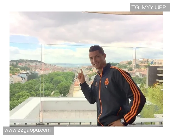 C罗足球卡碎冰版珍藏版引领收藏热潮升温 打破卡片市场新纪录 C罗足球卡碎冰版珍藏版引领收藏热潮升温 打破卡片市场新纪录