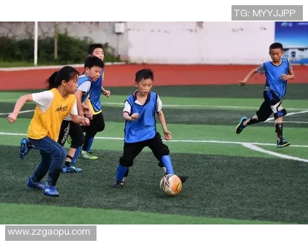 从少年梦想到足球巨星他们小时候的故事揭示了什么秘密