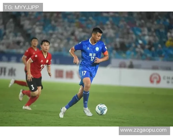 十多年足球征战历程 这位球星的成长与荣耀之路 十多年足球征战历程 这位球星的成长与荣耀之路