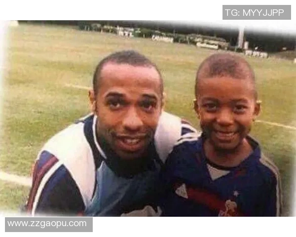 姆巴佩：从天才少年到世界足球巨星的荣耀与挑战