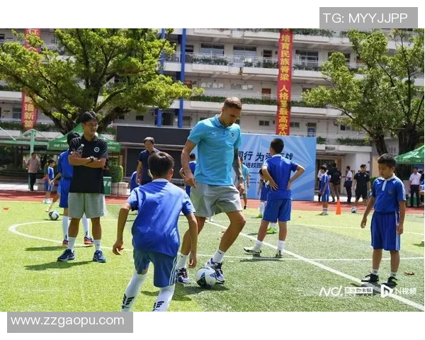 球星笔袋足球：集结梦想与热情，点燃青春竞技之魂